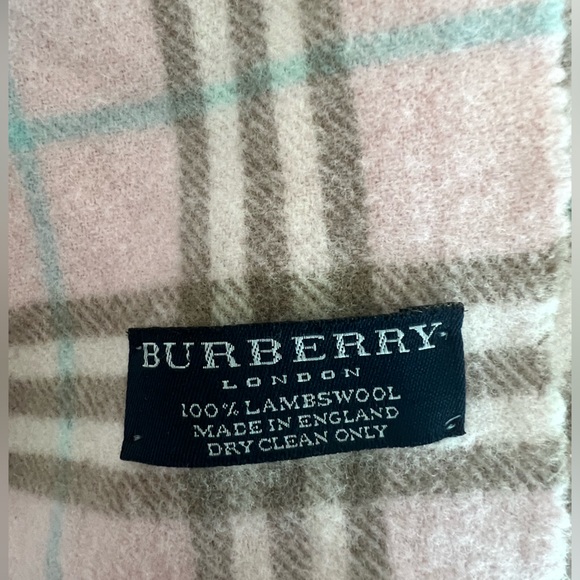 Burberry Authentic Pink Scarf - Very good condition - Picture 3 of 3